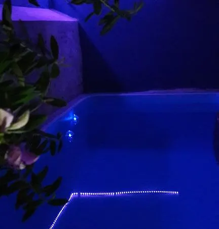 Alojamento de Acomodação e Pequeno-almoço Et Table D'hôtes Le Jardin De Tesse 3*