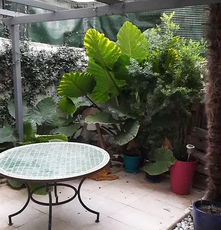 Alojamento de Acomodação e Pequeno-almoço Et Table D'hôtes Le Jardin De Tesse